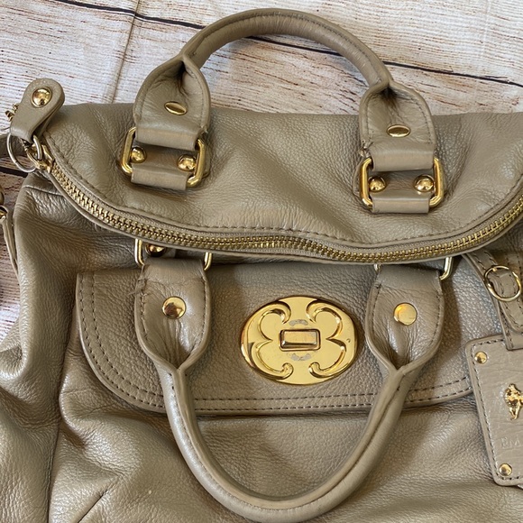 Emma Fox Leather Hand/Shoulder Bag With Gold Tone Hardware - Picture 13 of 16